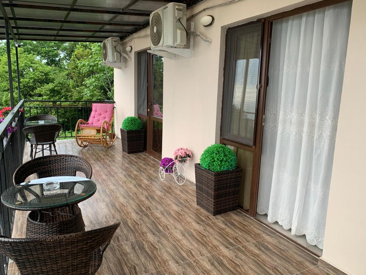 White House Chakvi Hotel Bagian luar foto