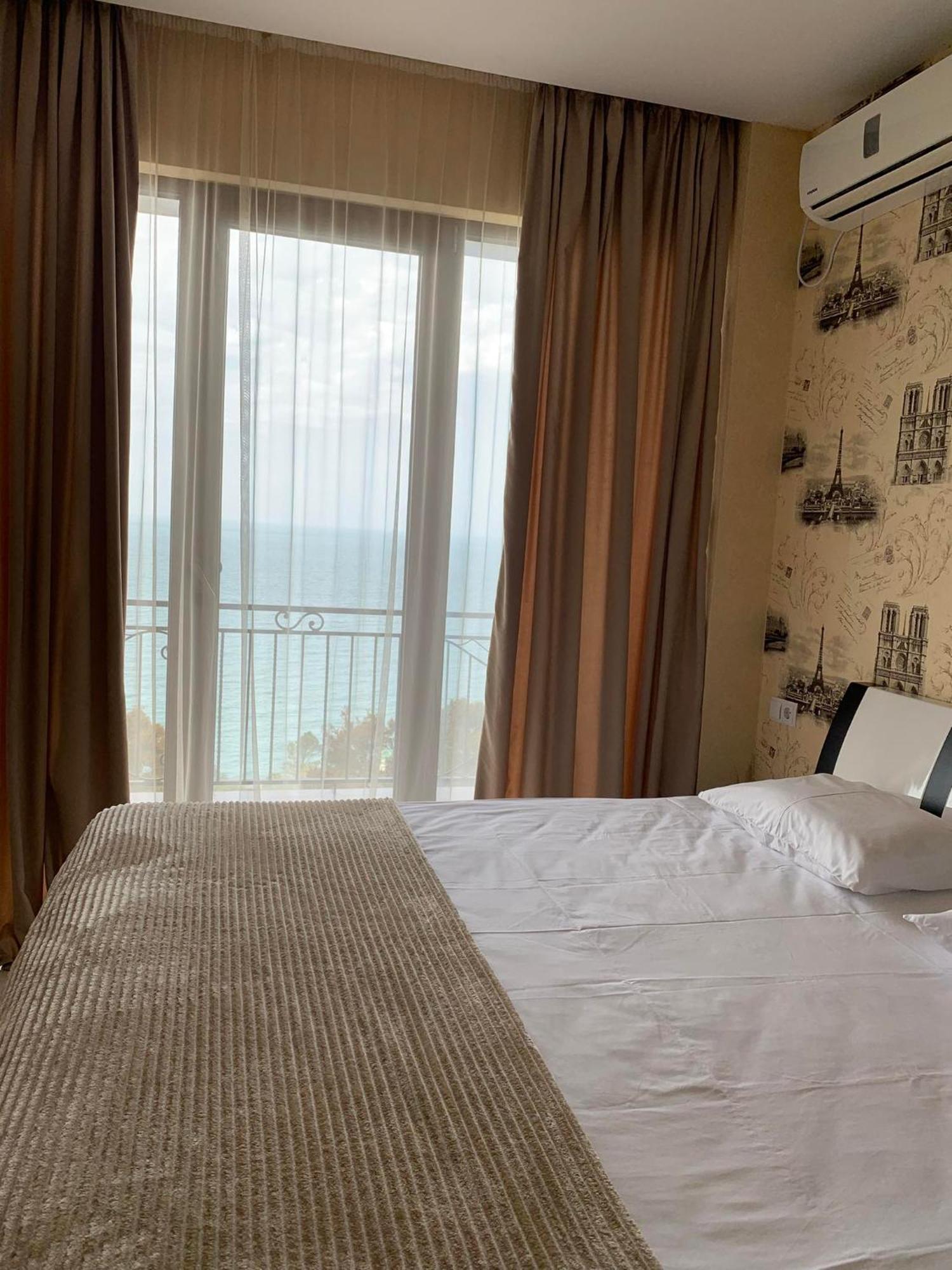 White House Chakvi Hotel Bagian luar foto
